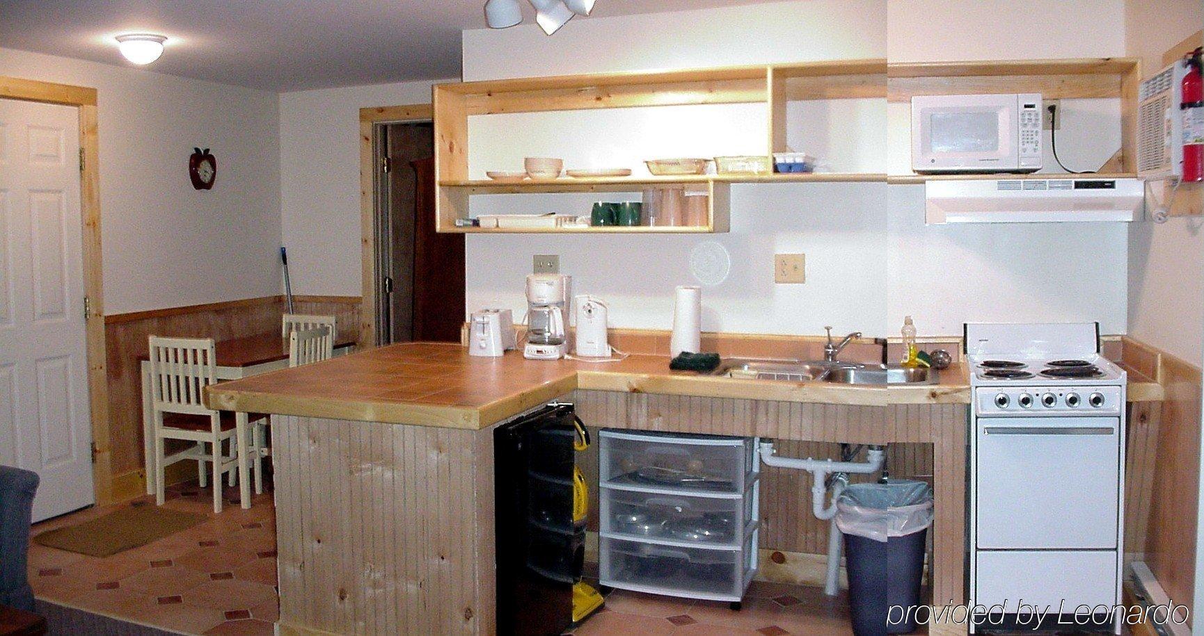 Bear Tree Lodge Weirs Beach Rom bilde