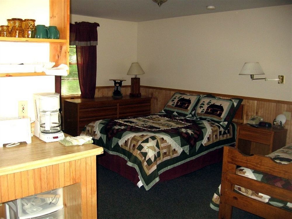 Bear Tree Lodge Weirs Beach Rom bilde