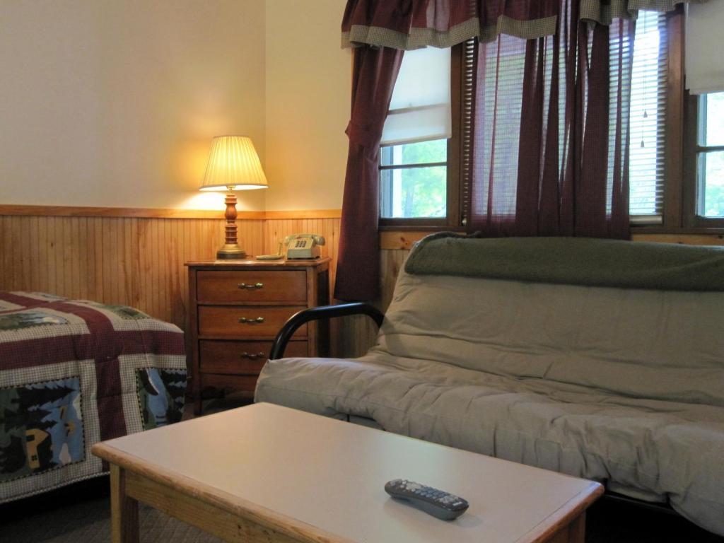 Bear Tree Lodge Weirs Beach Rom bilde