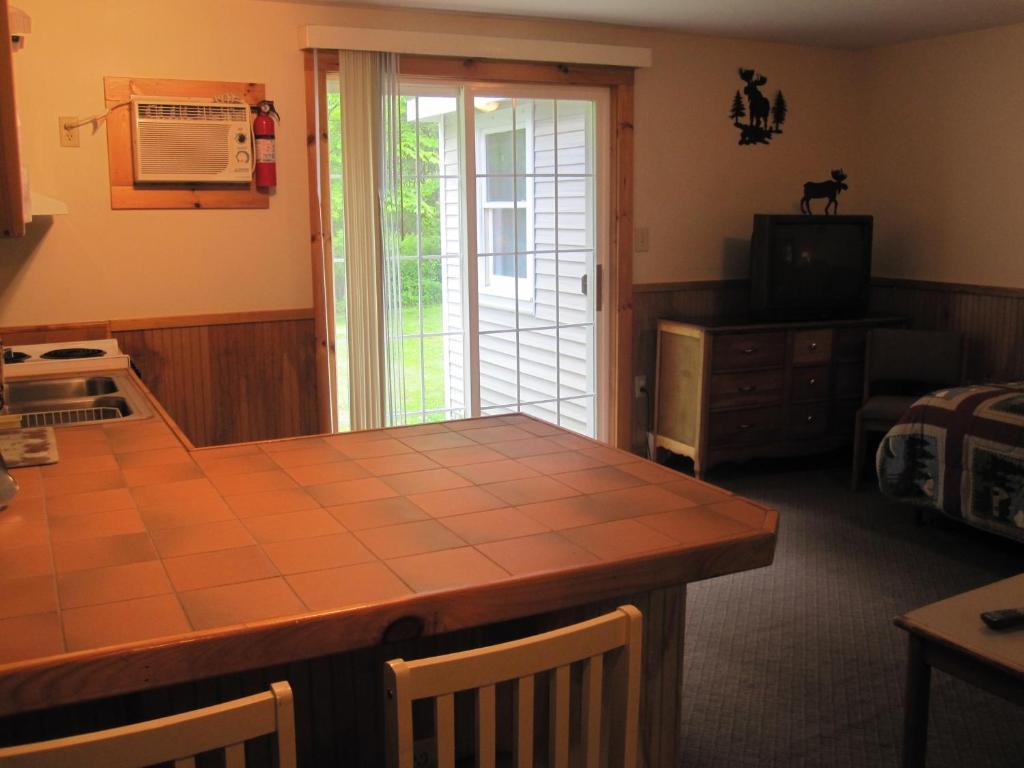 Bear Tree Lodge Weirs Beach Rom bilde