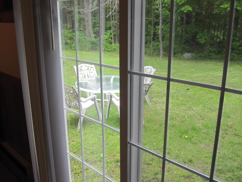 Bear Tree Lodge Weirs Beach Rom bilde