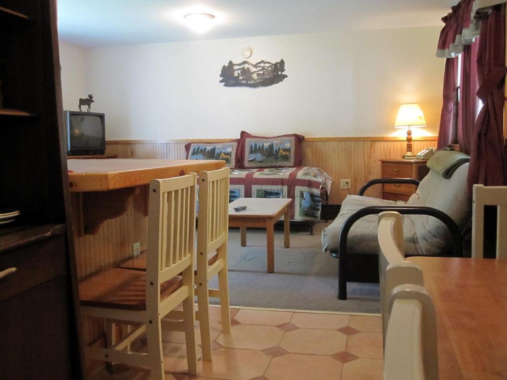 Bear Tree Lodge Weirs Beach Rom bilde